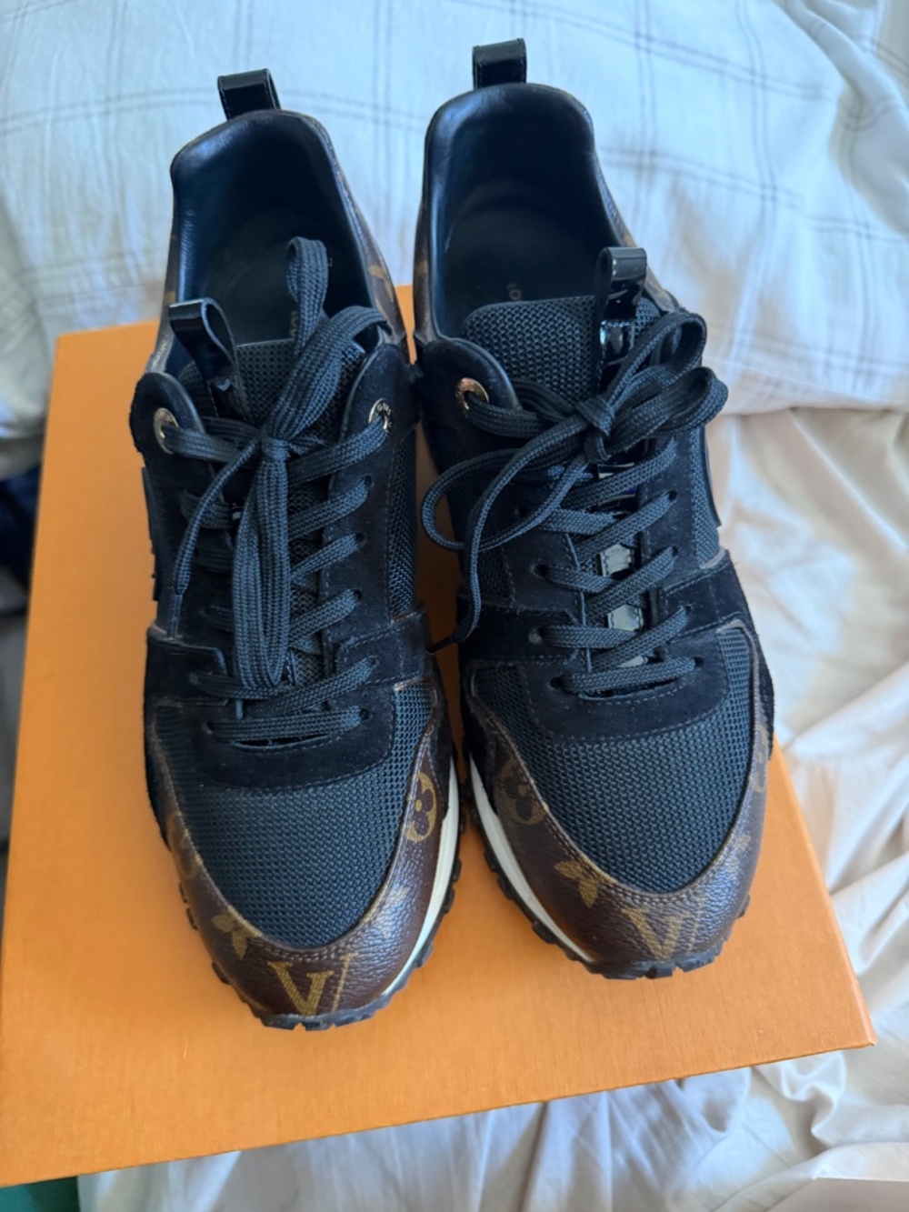 Louie Vuitton Runway Women Sneakers - Picture 5 of 10